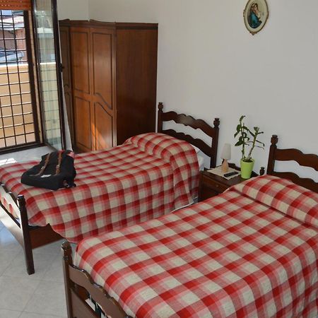 Domus Achille Fosco Hotel Чампино Екстериор снимка