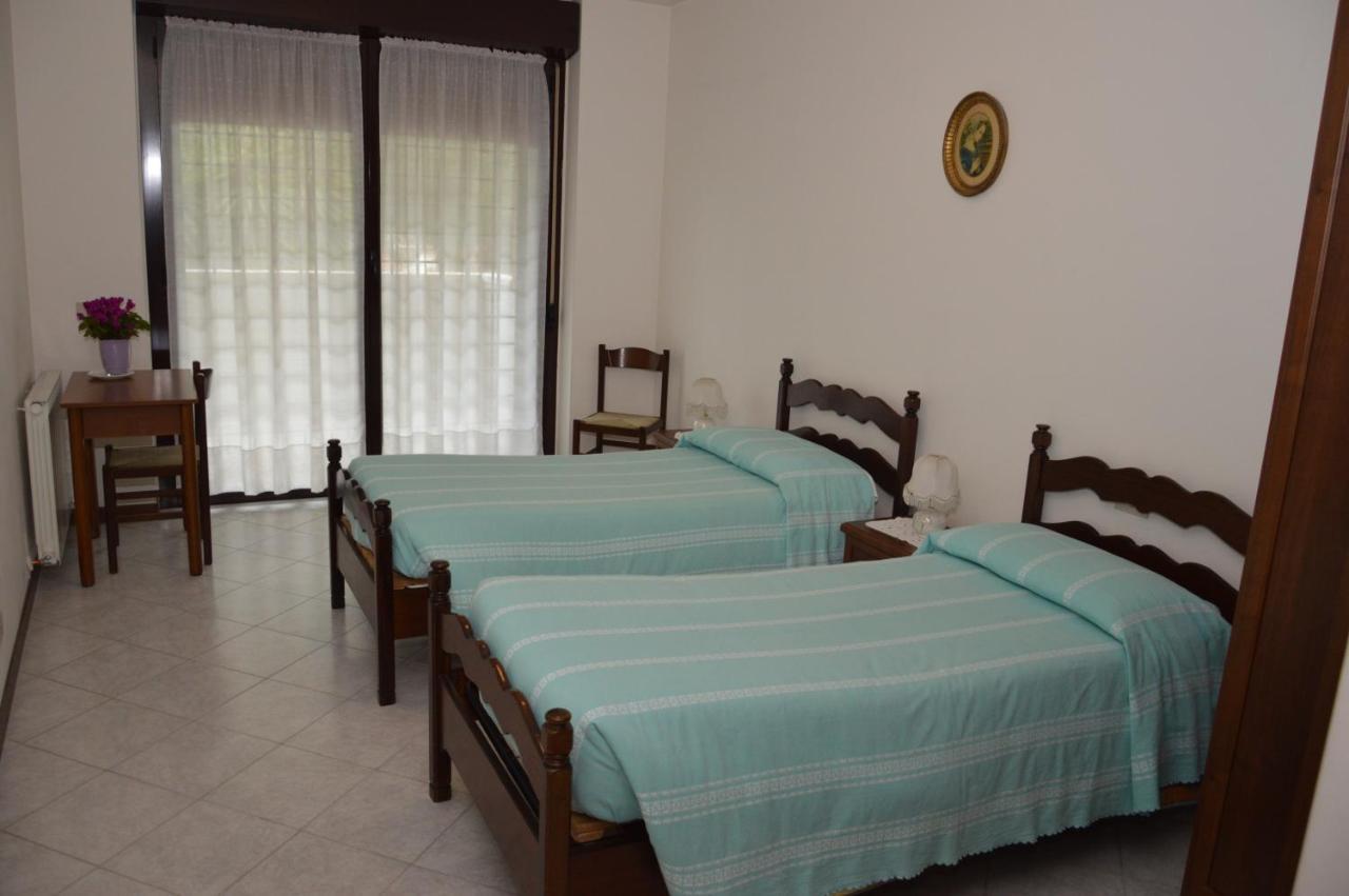 Domus Achille Fosco Hotel Чампино Екстериор снимка