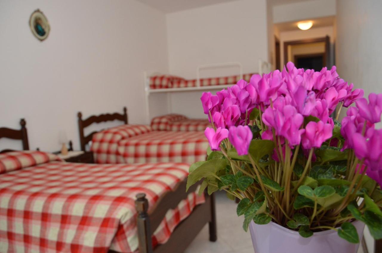 Domus Achille Fosco Hotel Чампино Екстериор снимка