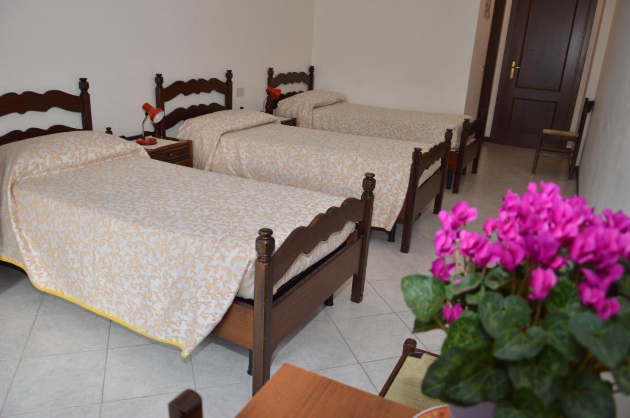 Domus Achille Fosco Hotel Чампино Екстериор снимка