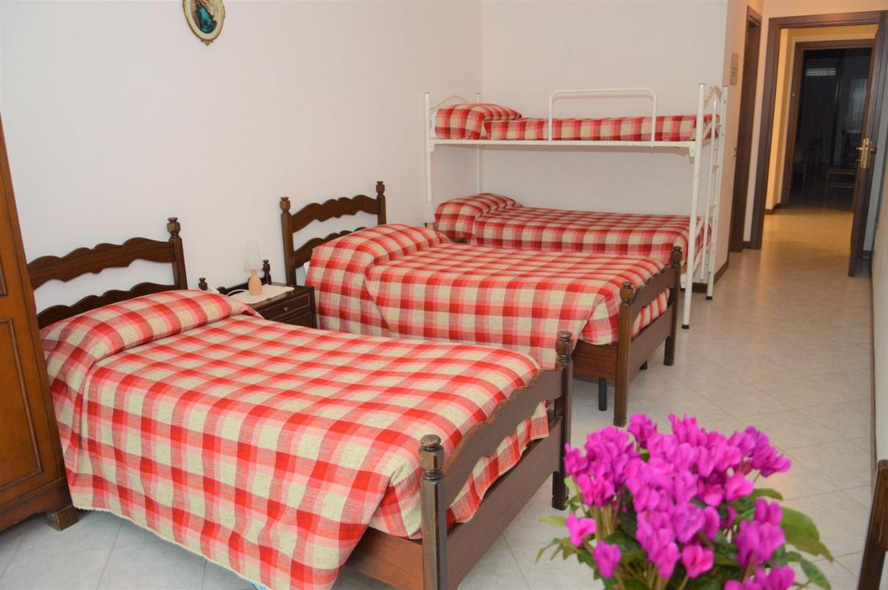 Domus Achille Fosco Hotel Чампино Екстериор снимка